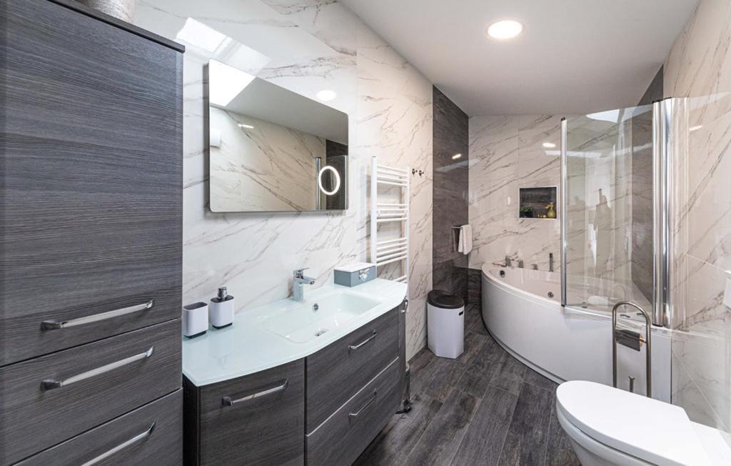 Premium Apartment With Jacuzzi Trogir Exteriör bild